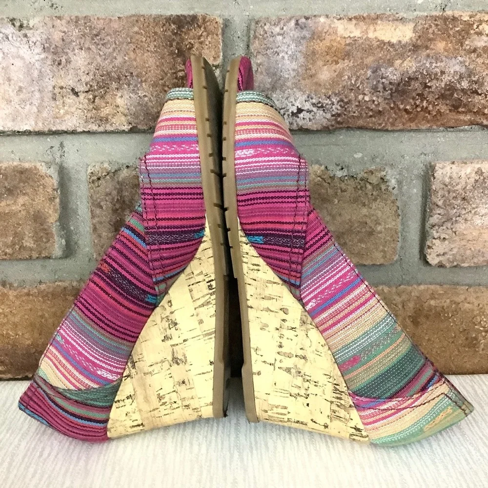 LIFE STRIDE “Velocity” Memory Foam Wedge Striped Sandals